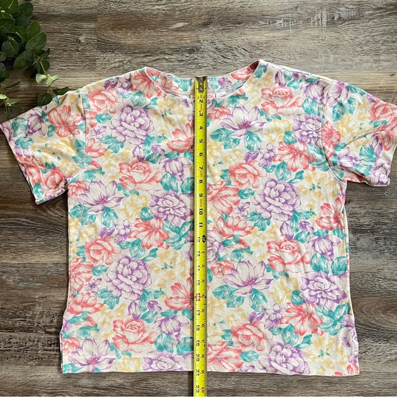Vintage Pastel Floral Scoop Neck T-Shirt - Picture 13 of 13